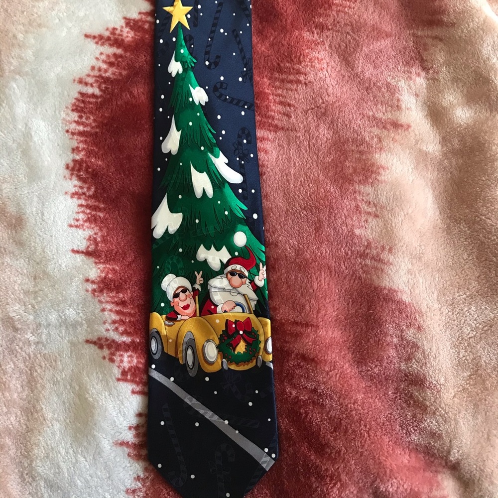 Santa and Mrs. Claus men’s tie